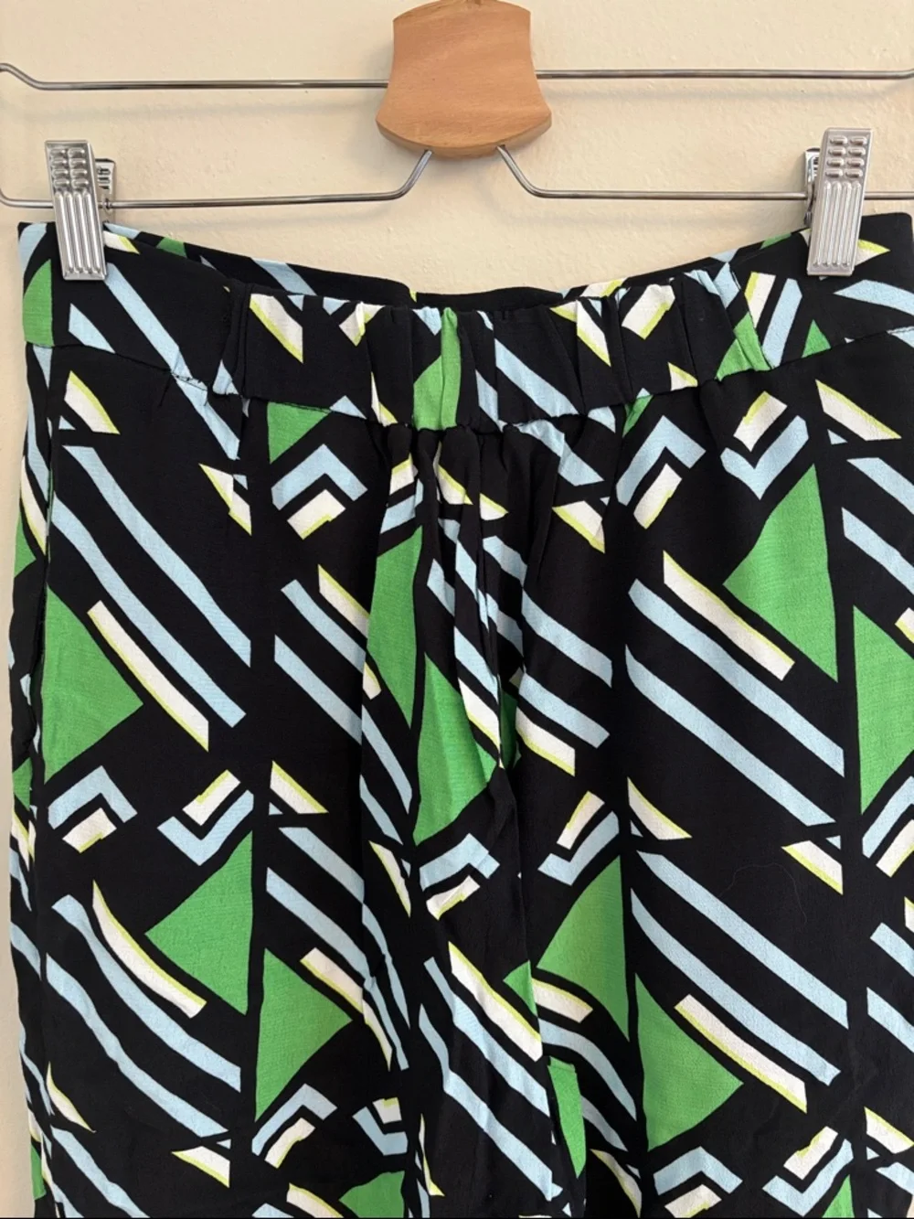 Zara Black Wide-Leg Pants with Green and Light Blue Geometric Print - Picture 5 of 9